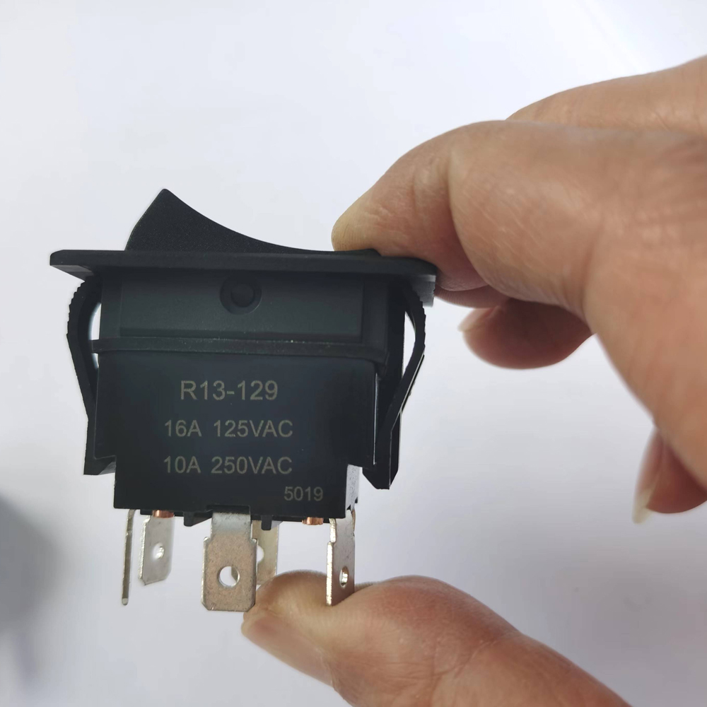 R13-129 4Pin 6Pins 125/250V 16 - Power Tools In Electrical recensie en prijs